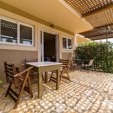 Delfinia Apartment *